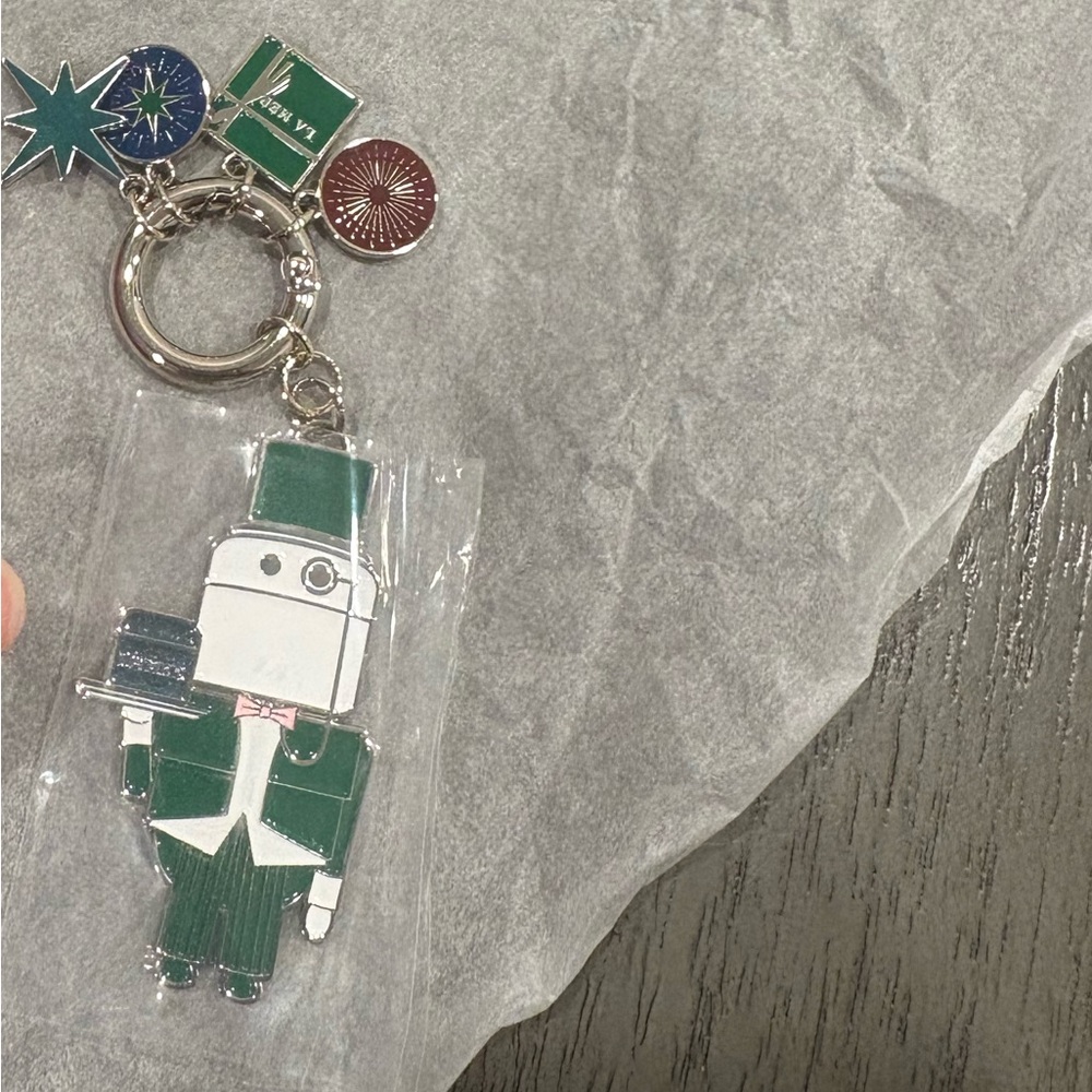 * New Rare La Mer holiday Green Robot chef keychain charm